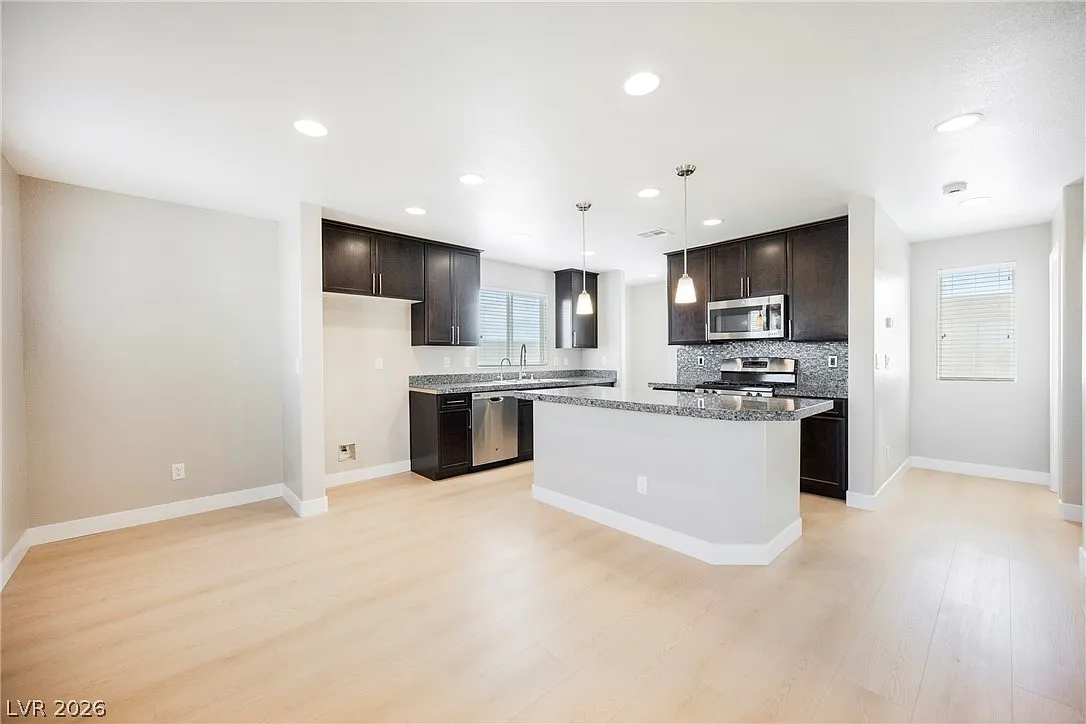 3 bed, 3.5 bath, 2109 sqft, $2,350 — Photo 4