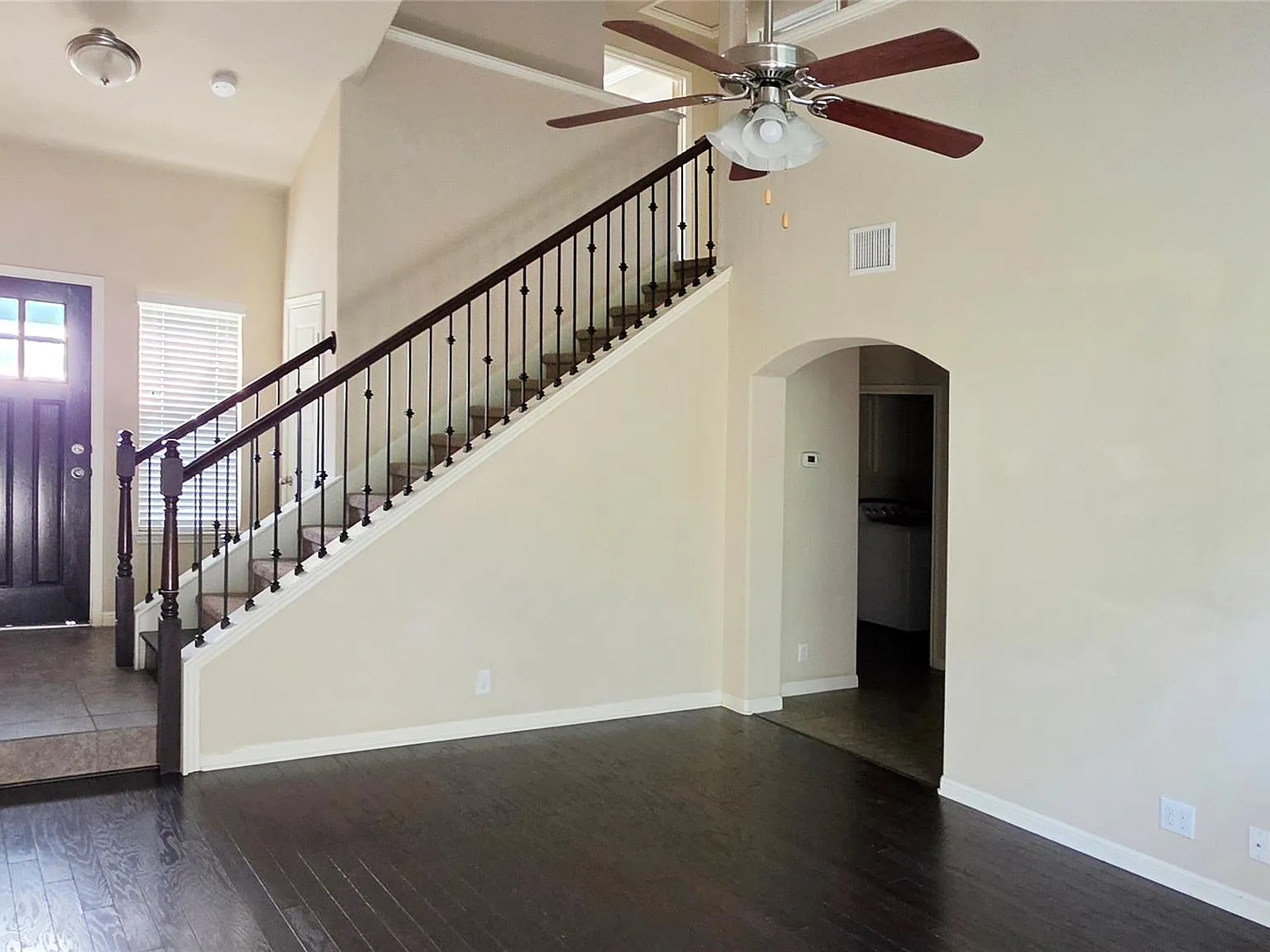 3 bed, 2.5 bath, 1422 sqft, $2,100 — Photo 2