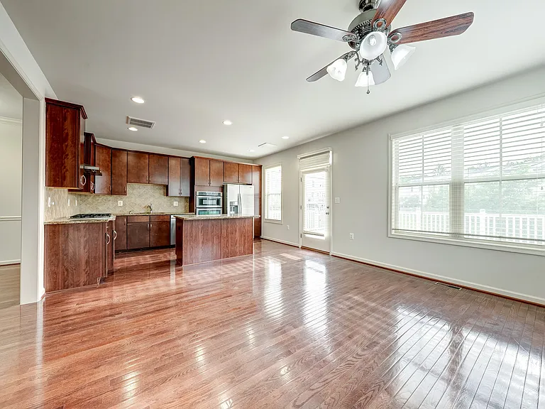 42230 Castle Ridge Sq — Photo 11