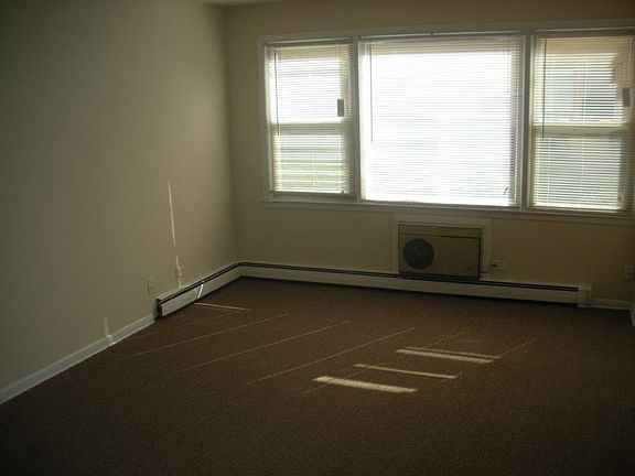 3rd image of 2007 W Touhy Ave #2007108