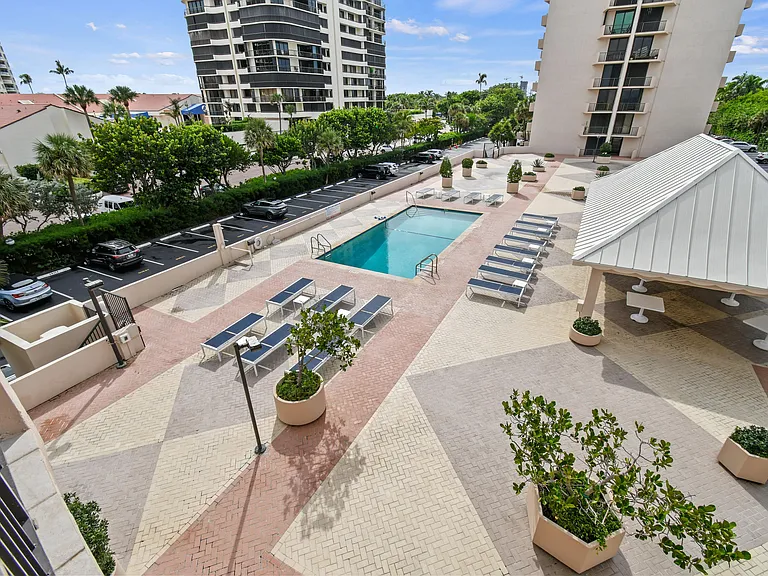 4200 N Ocean Dr #1 — Photo 6