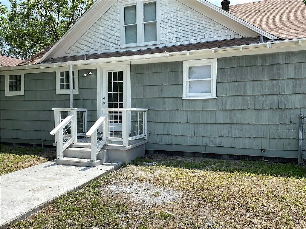 3 bed, 2.5 bath, 2233 sqft, $1,800 — Photo 2