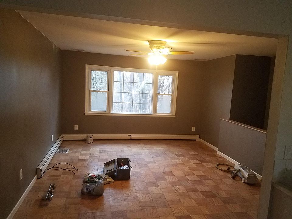 2nd image of 14 Ridge Cir