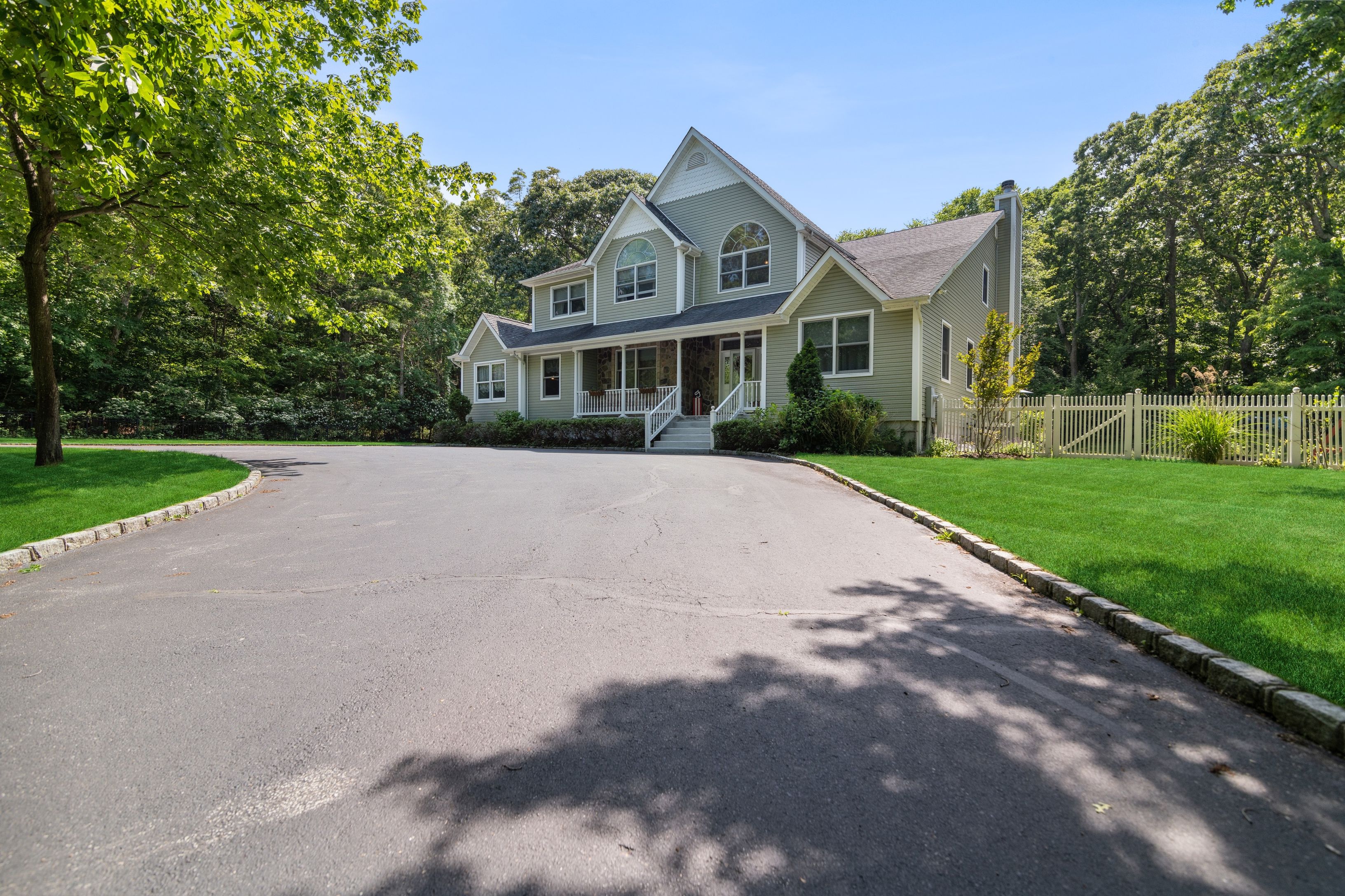 2837 North Wading River Rd, Wading River, NY 11792 Out East