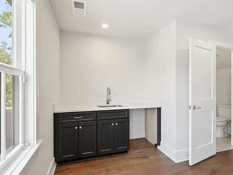 2428 Runnymede Ln — Photo 53