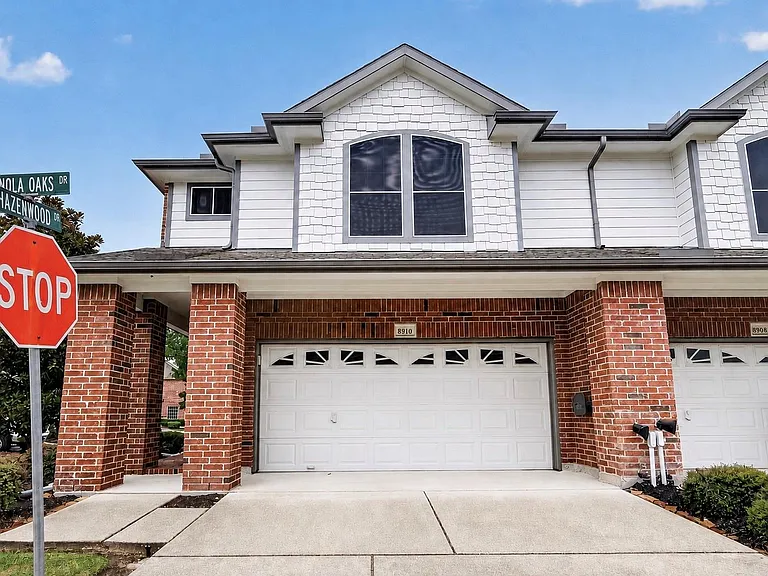 8910 Minola Oaks Dr — Photo 1