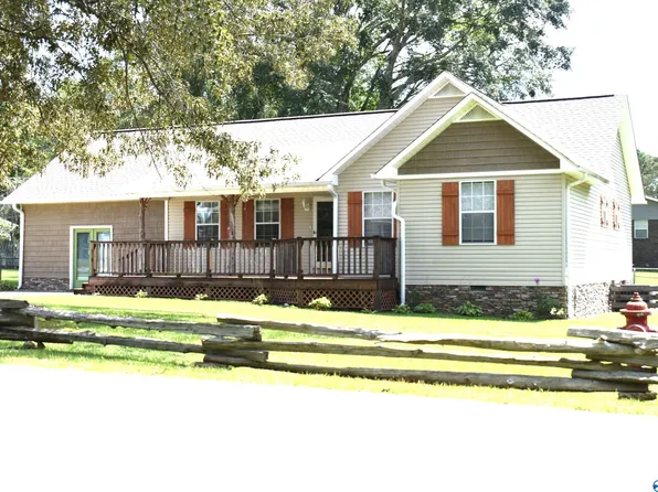 5415 Leigh Ave, Hokes Bluff, AL 35903