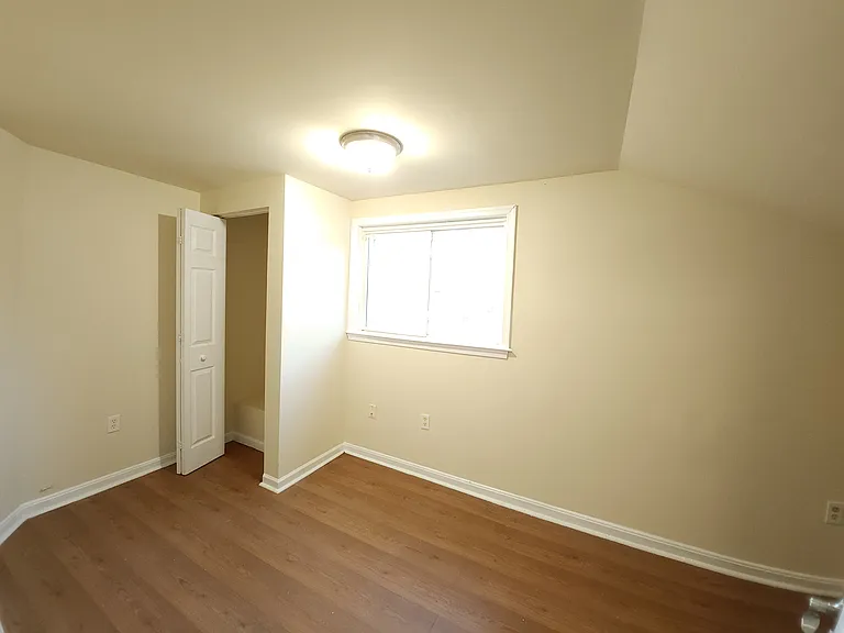 5023 Emo St — Photo 14