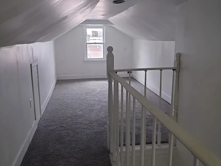 115 E Livingston Dr — Photo 7