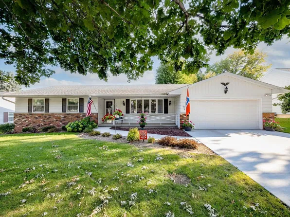 909 Eisenhower Rd, Stoughton, WI 53589