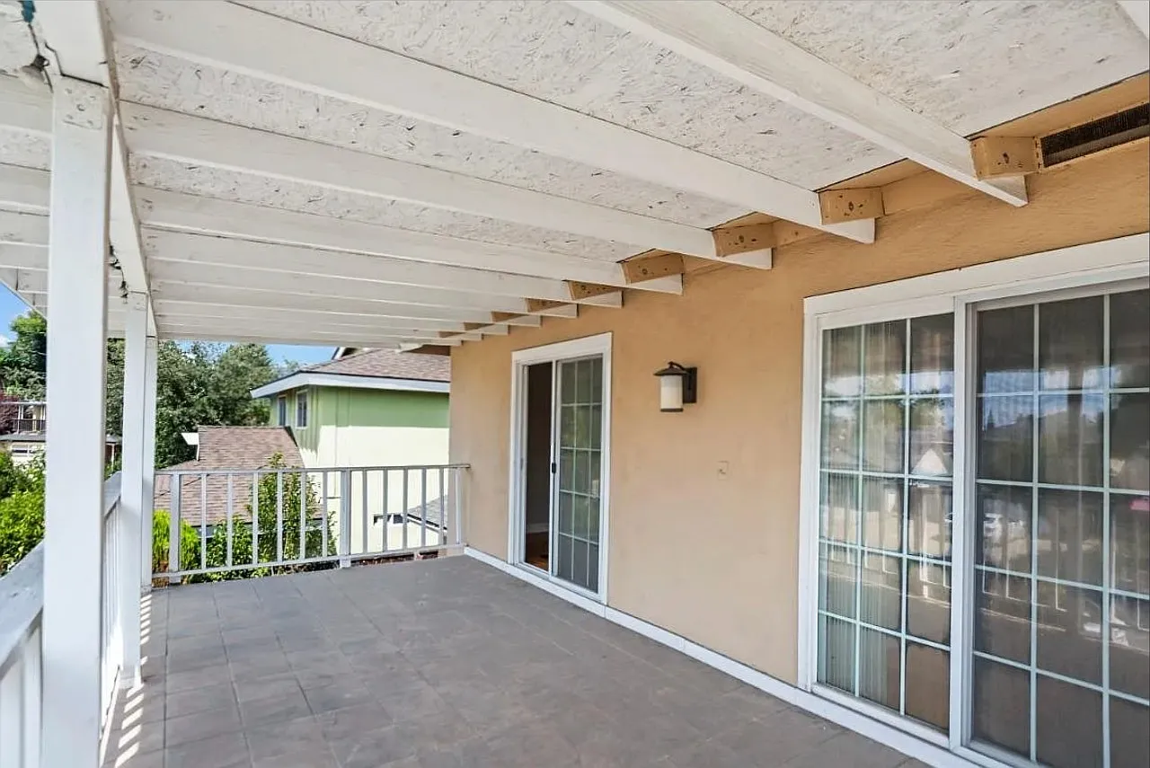 4 bed, 2.5 bath, 2150 sqft, $3,500 — Photo 1
