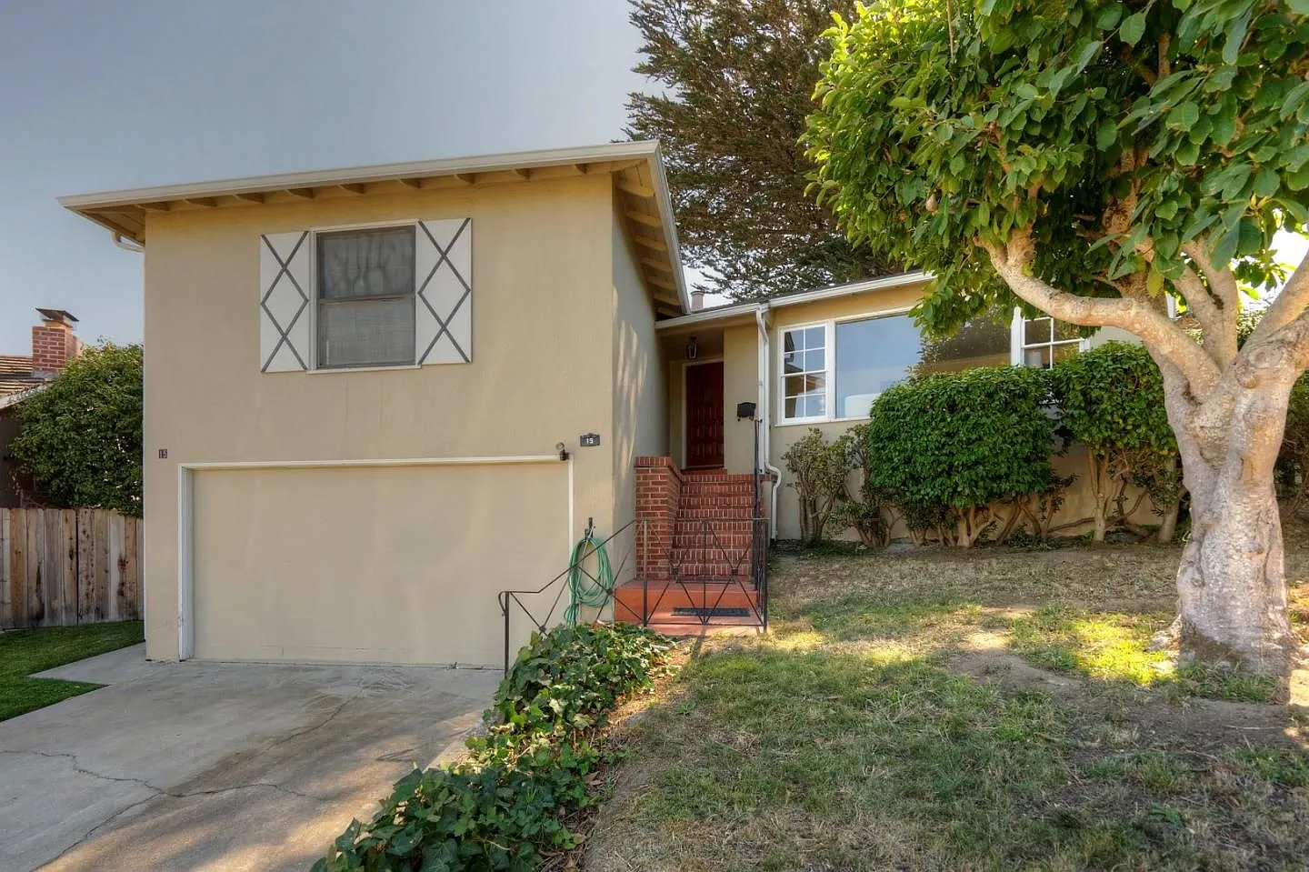 15 Eastwood Dr photo 1