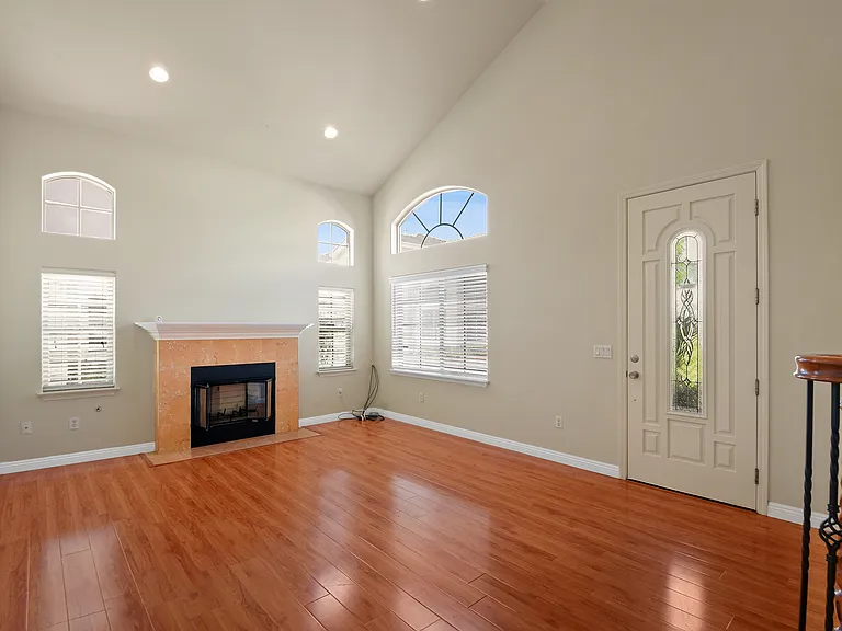 1160 E Grand Ave — Photo 19