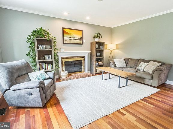 3rd image of 26 Emerald Ridge Dr