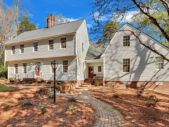 2nd image of 107 Robin Road