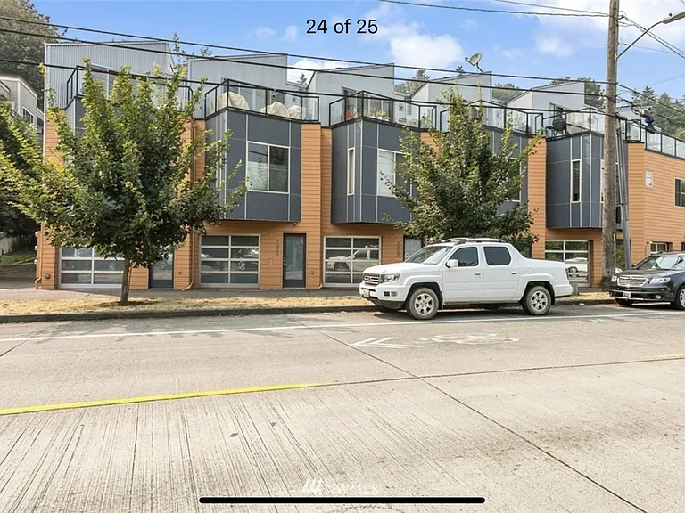 2405 Harbor Ave SW — Photo 12