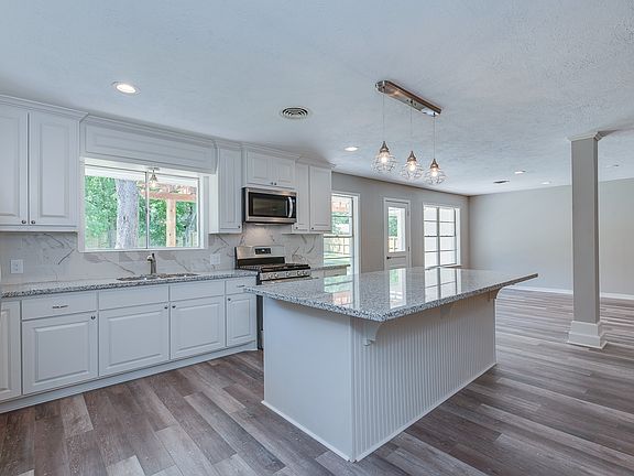 4th image of 412 S Coulter Dr