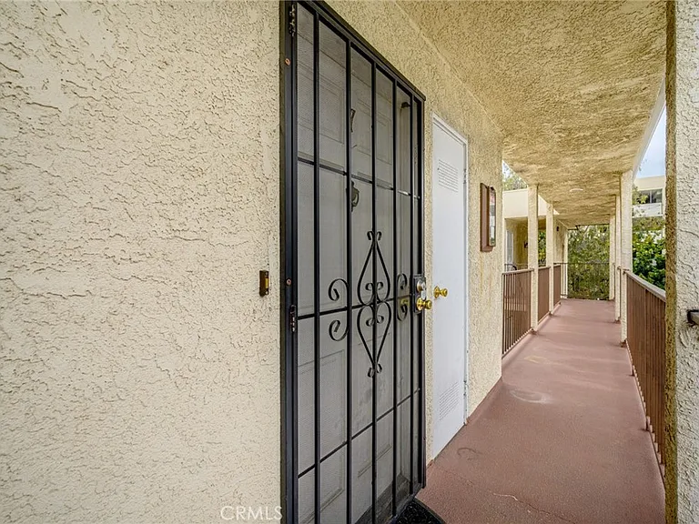 330 Pioneer Dr #7 — Photo 2