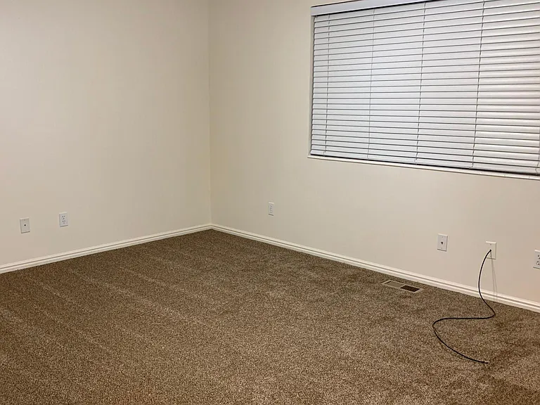 486 W Pacific Dr #4 — Photo 8