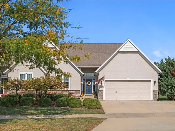 1216 Cottonwood Ct, Paola, KS 66071