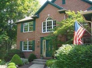 390 Timberleaf Dr, Dayton, OH 45430