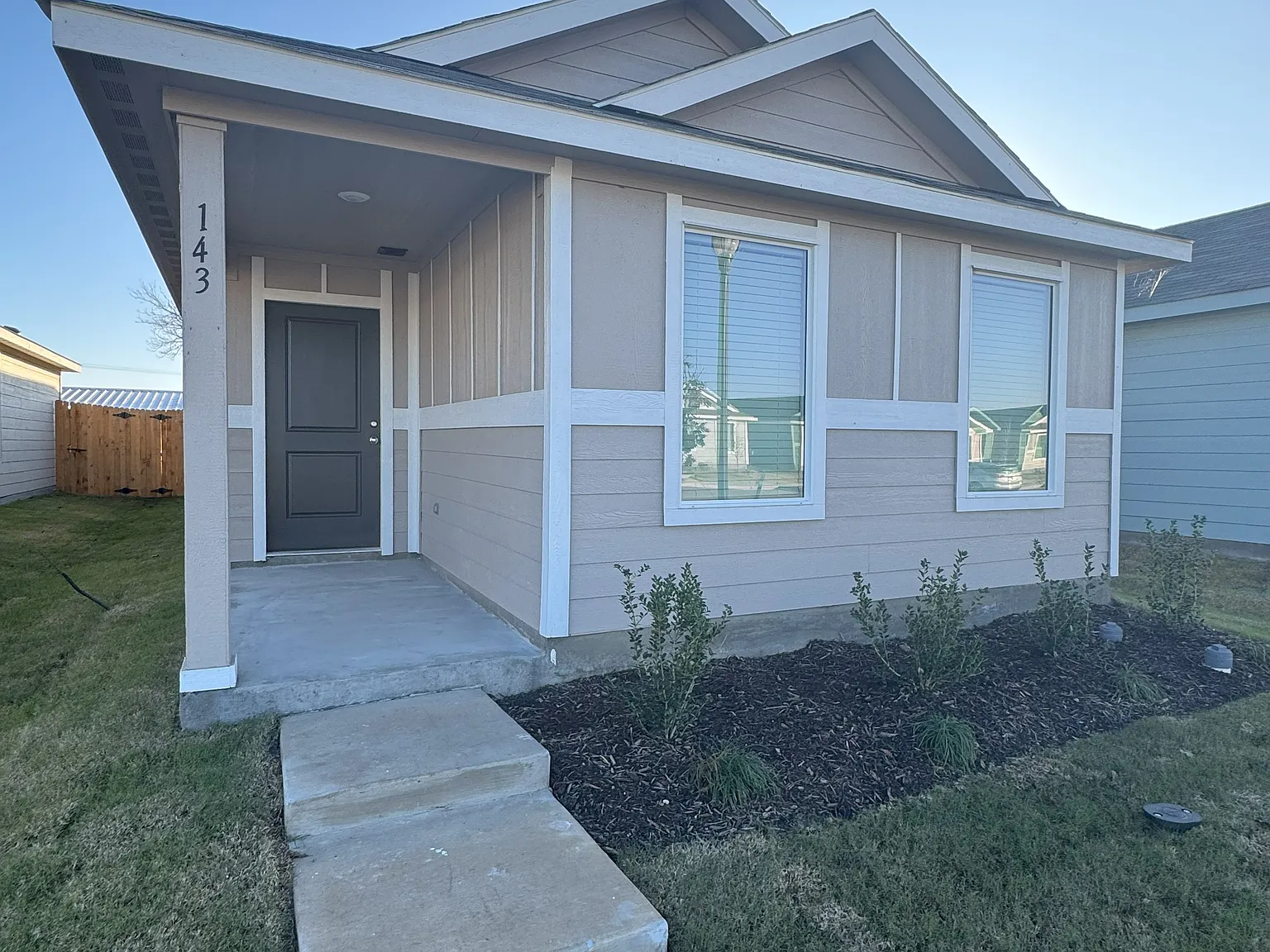 143 Sesame Ln — Photo 2