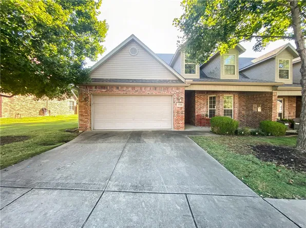 4136 N Zion Valley Dr, Fayetteville, AR 72703