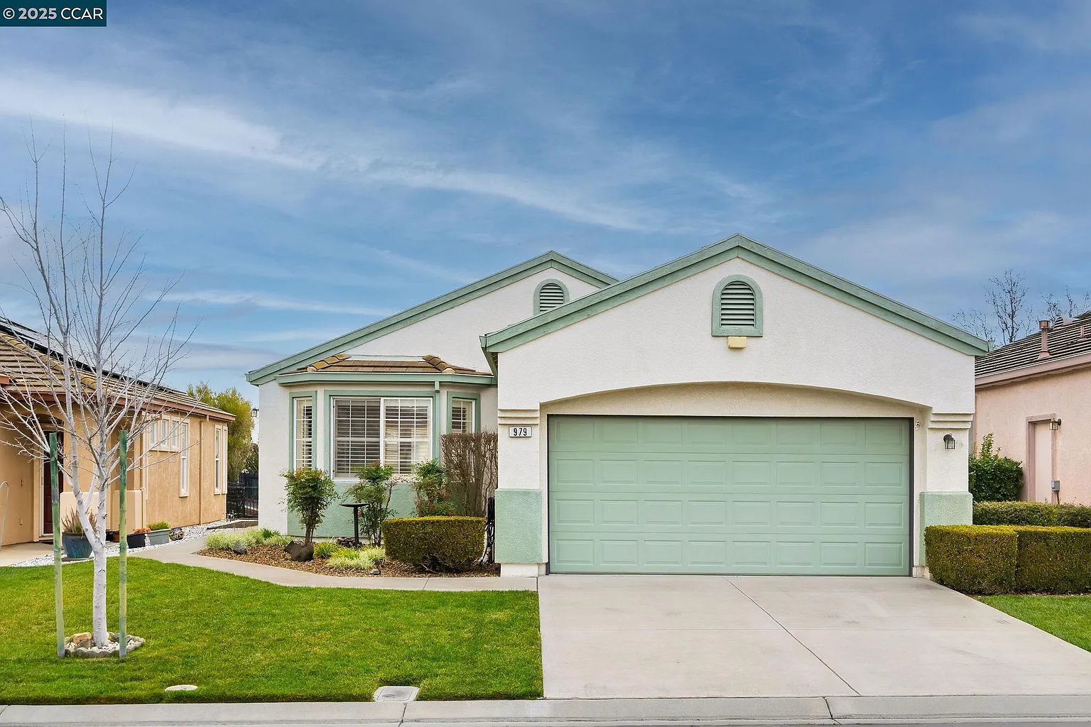 979 Bridgeport Way photo 1