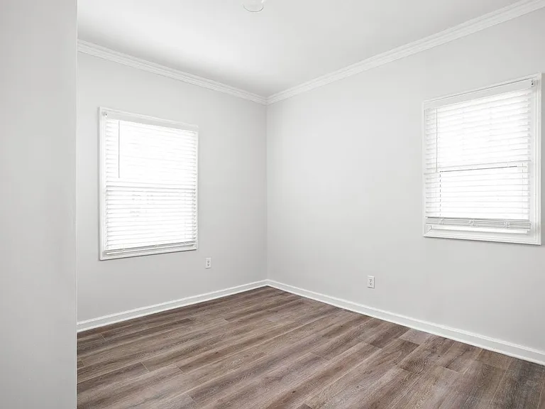 4001 Broadway St — Photo 10