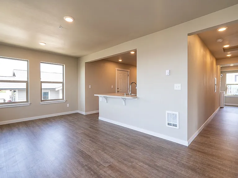 519 N Forest St — Photo 13