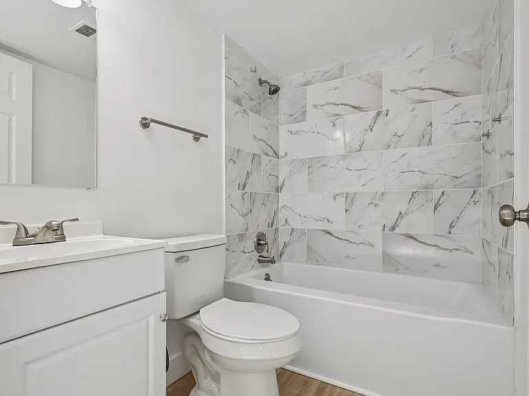 Haven on Canal Apartments — Photo 18