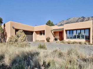 526 Live Oak Pl NE, Albuquerque, NM 87122