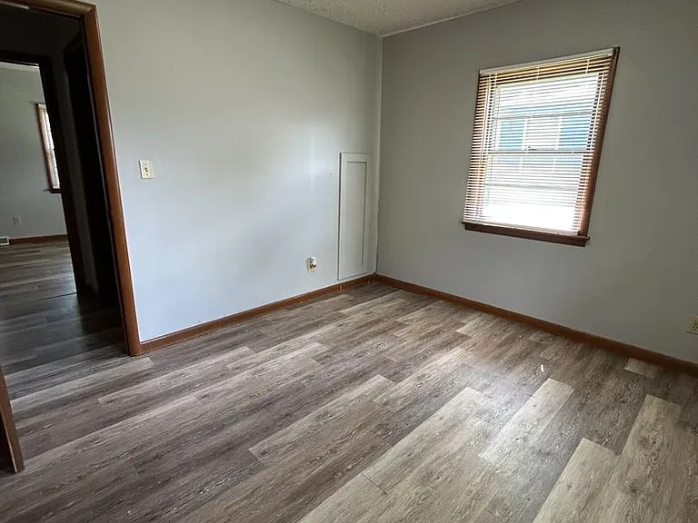 1007 E Monroe St — Photo 6