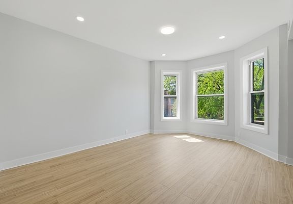 3rd image of 6139 S Saint Lawrence Ave