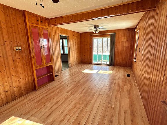 4th image of 131 Old Meeting House Rd