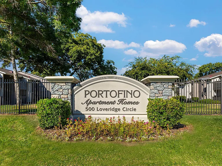 Portofino Apartments — Photo 39