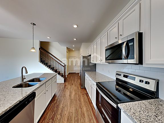 4th image of 1331 Lomond Dr