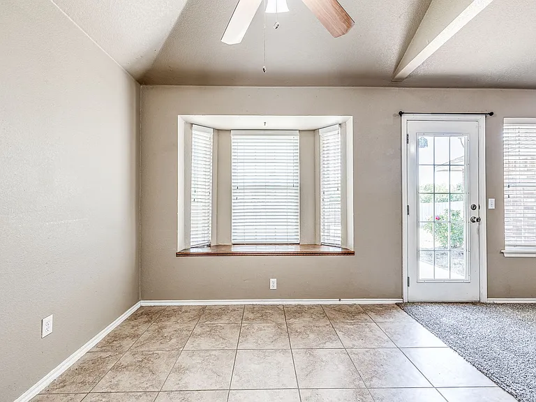 1104 Westridge Dr — Photo 8