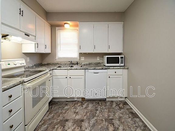 5th image of 2215 Fifty Avenue Cres