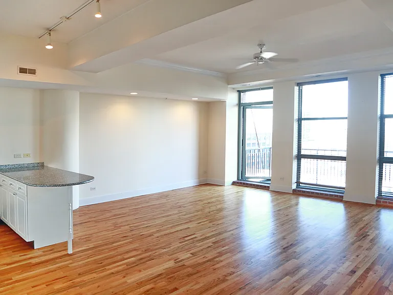 165 N Canal St #1005 — Photo 4