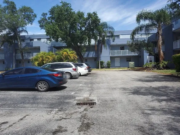 9369 Fontainebleau Blvd APT J209, Miami, FL 33172