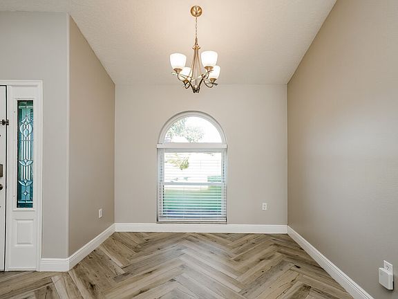 4th image of 2877 Middleton Cir