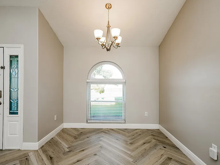 2877 Middleton Cir — Photo 4
