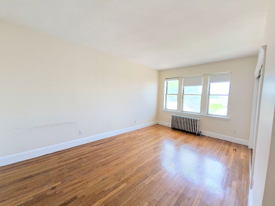 2nd image of 9 Colborne Rd