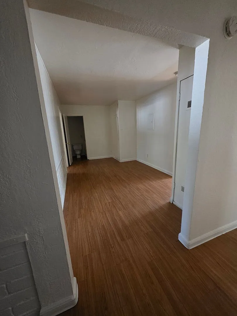 EM879-YSouthTahoeApartments — Photo 3