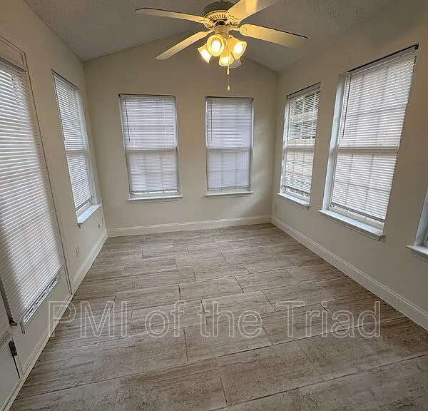 202 Kinnley Ct — Photo 8