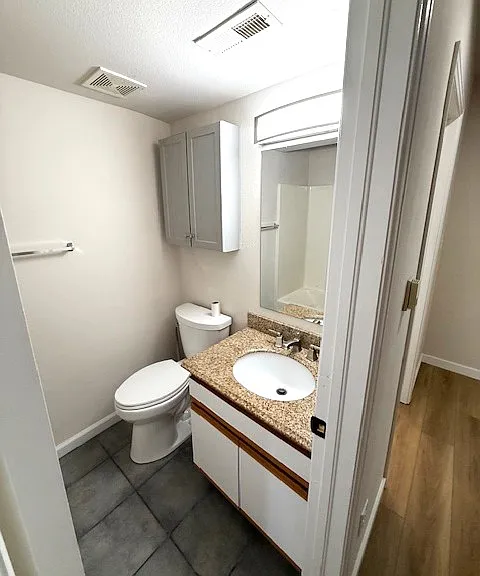 525 W 8th St #5 — Photo 20