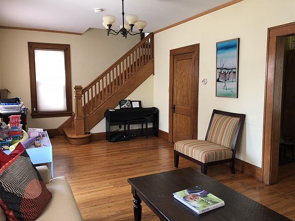 5th image of 60 Elmwood Pl