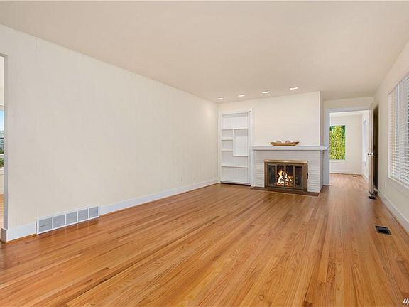 5th image of 703 122nd Ave NE APT A