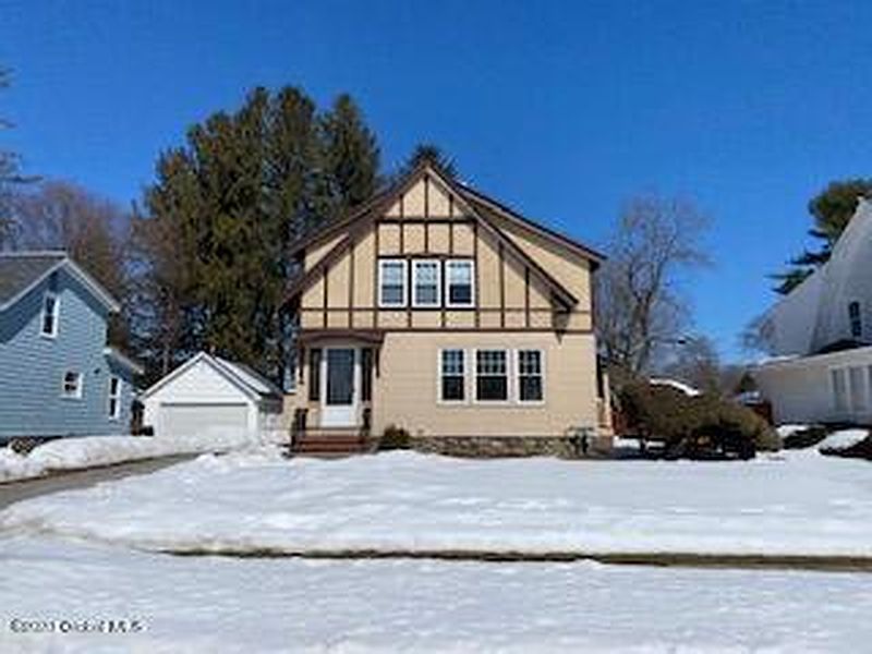 4th image of 27 N Park Drive